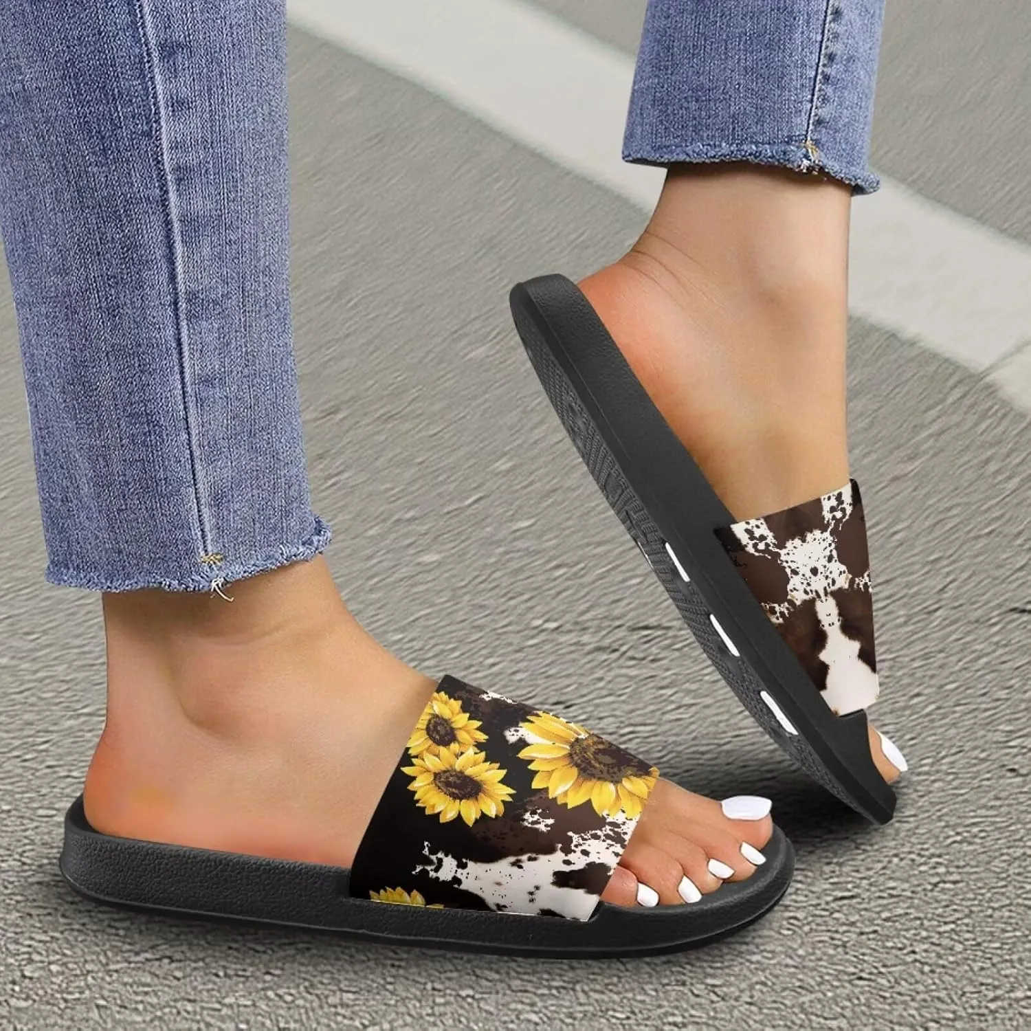 Binienty Women's Wide Slide Sandals Trendy Beach Flip Flops Lightweight Flat Slide Sandals for Daily Walks,Poolside,Water Park