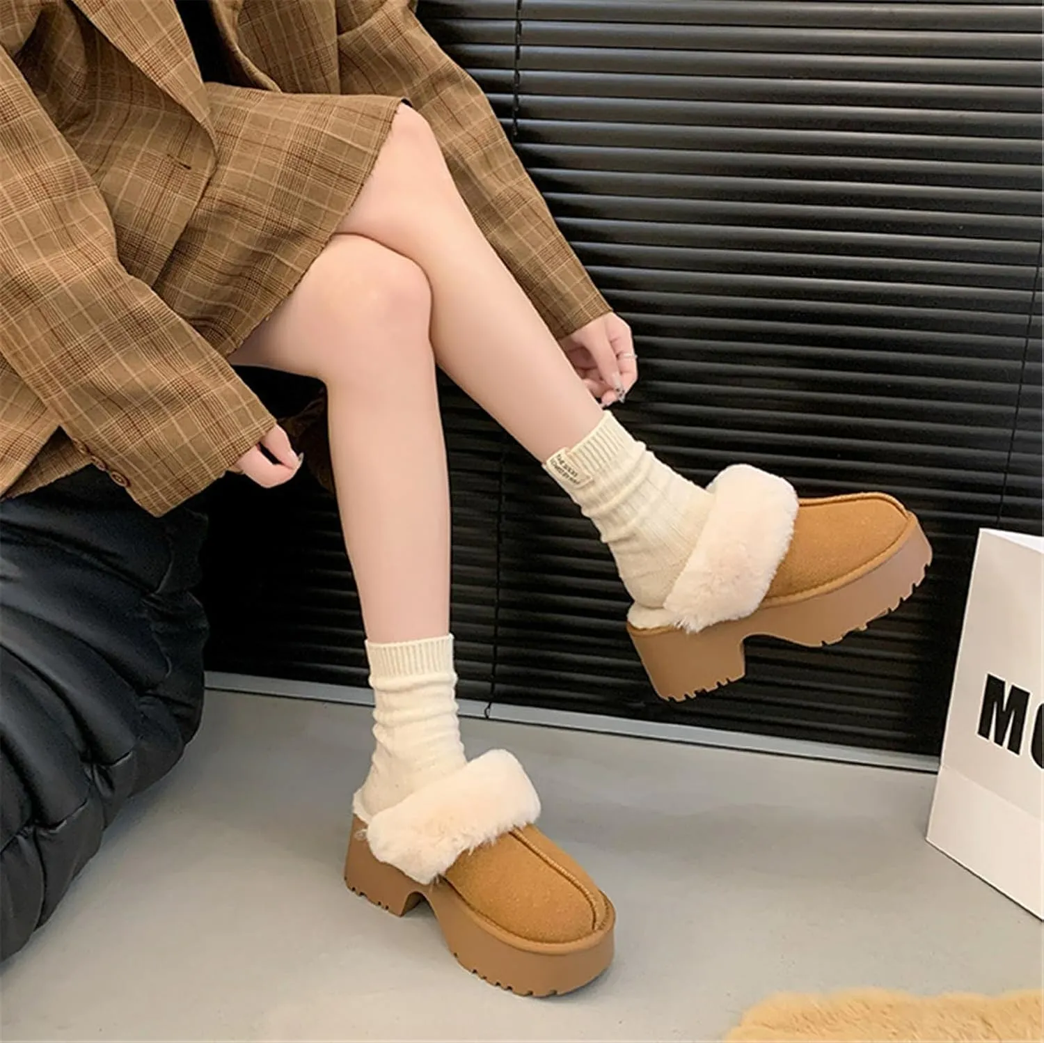 Fashion Platform Clogs for Women's Casual Outdoor Slip on Plush Lining Slippers Comfortable Outdoor Non Slip Women's Mules & Clogs