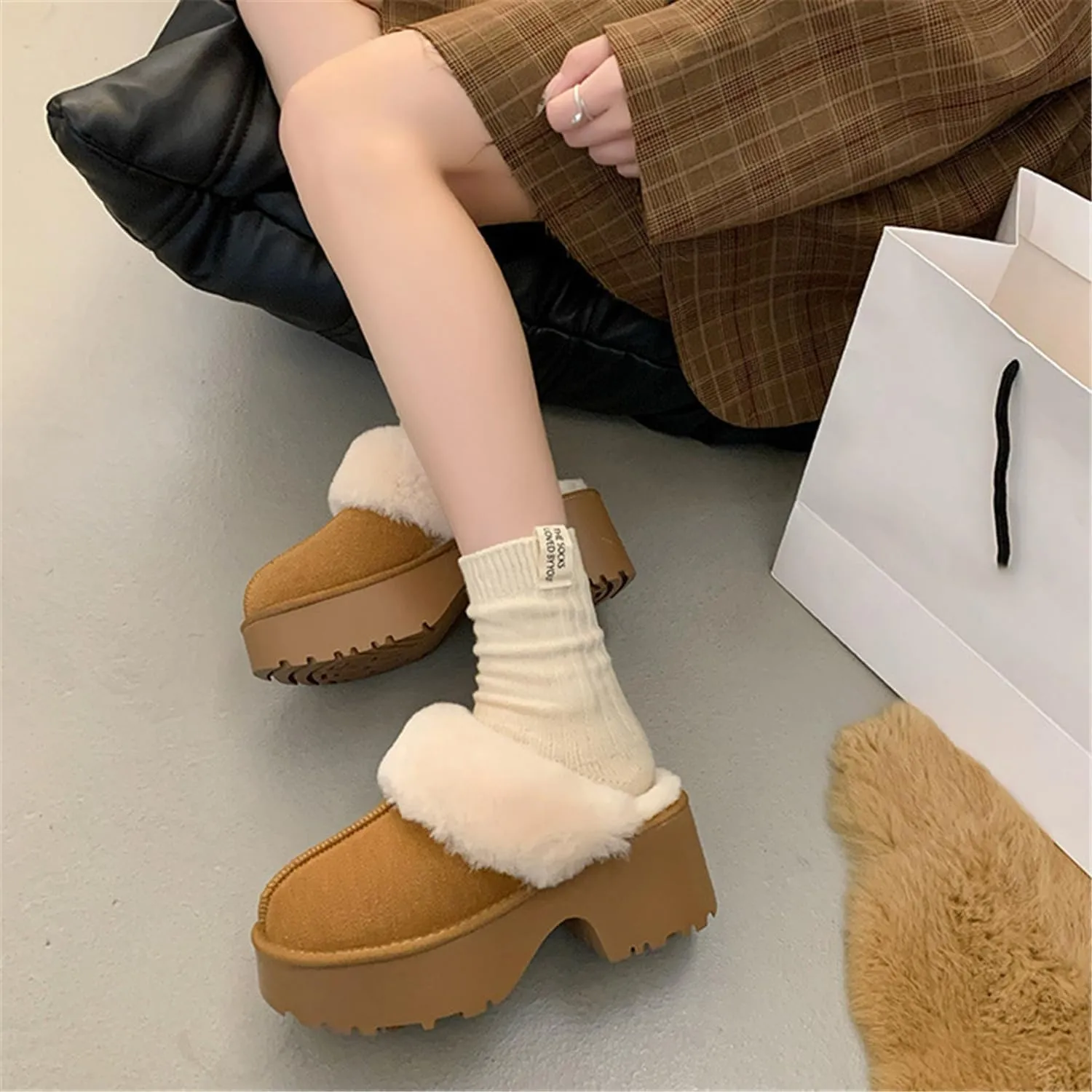 Fashion Platform Clogs for Women's Casual Outdoor Slip on Plush Lining Slippers Comfortable Outdoor Non Slip Women's Mules & Clogs