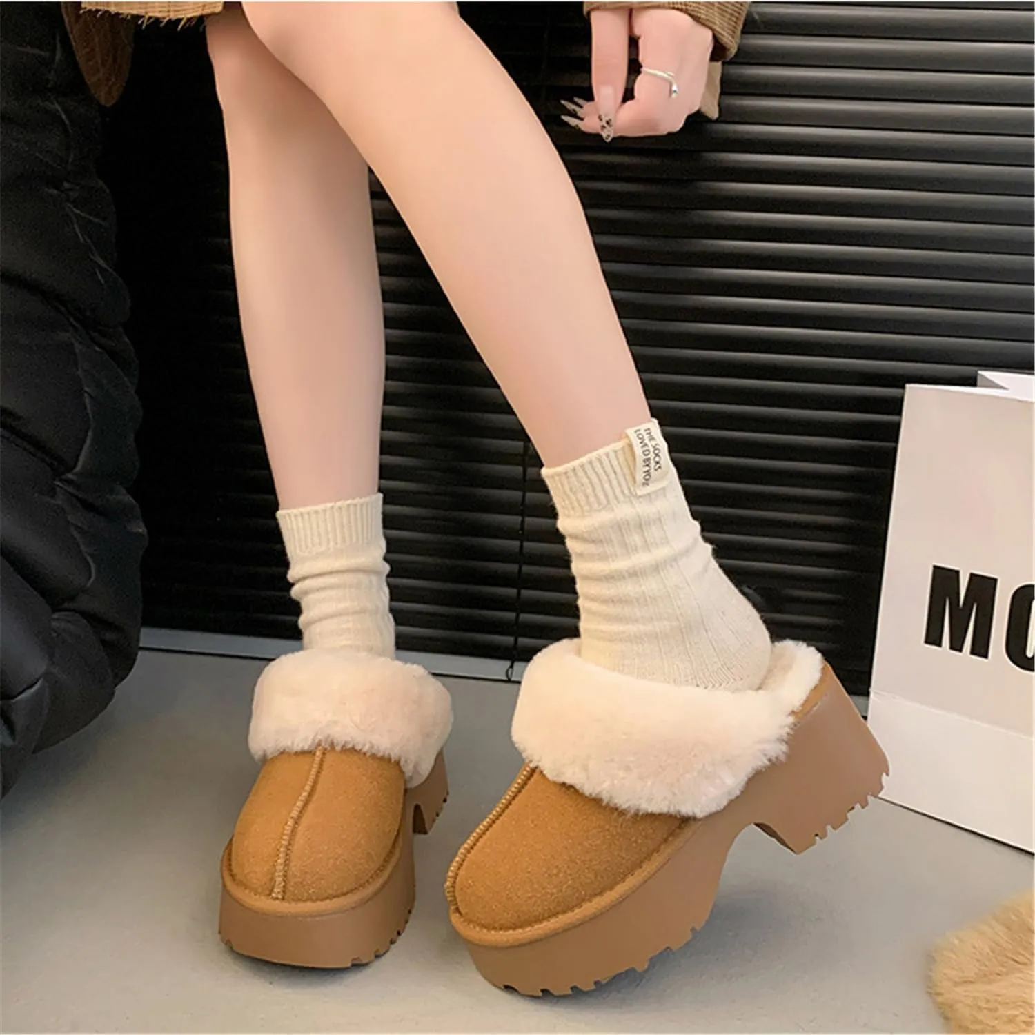 Fashion Platform Clogs for Women's Casual Outdoor Slip on Plush Lining Slippers Comfortable Outdoor Non Slip Women's Mules & Clogs