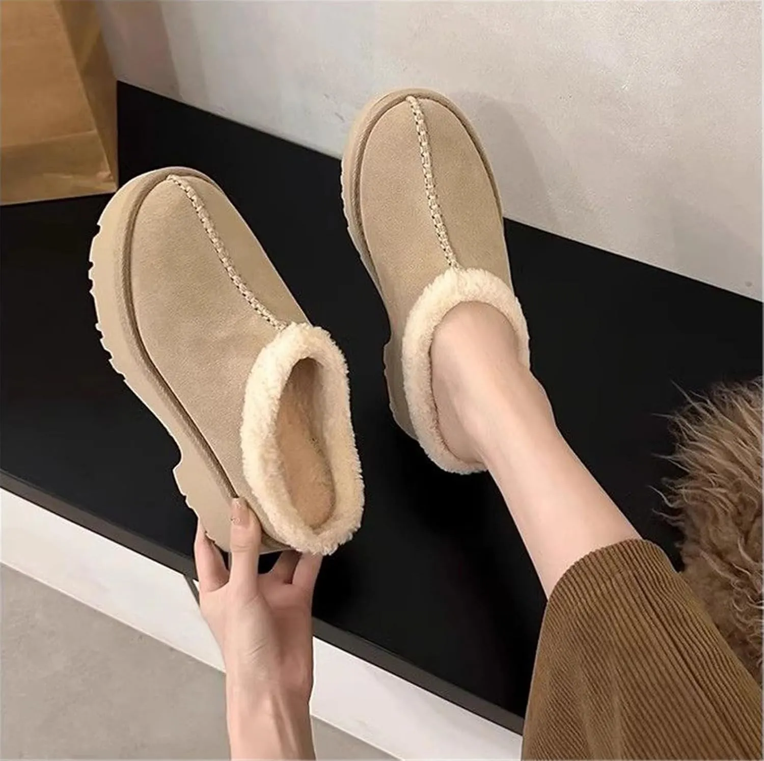 Fashion Platform Clogs for Women's Casual Outdoor Slip on Plush Lining Slippers Comfortable Outdoor Non Slip Women's Mules & Clogs
