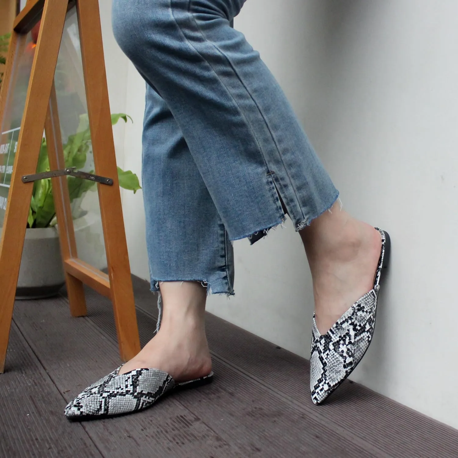 Hawkwell Women's Backless Slip on Slides Loafer Shoes Flats Comfortable Pointed Toe Mules