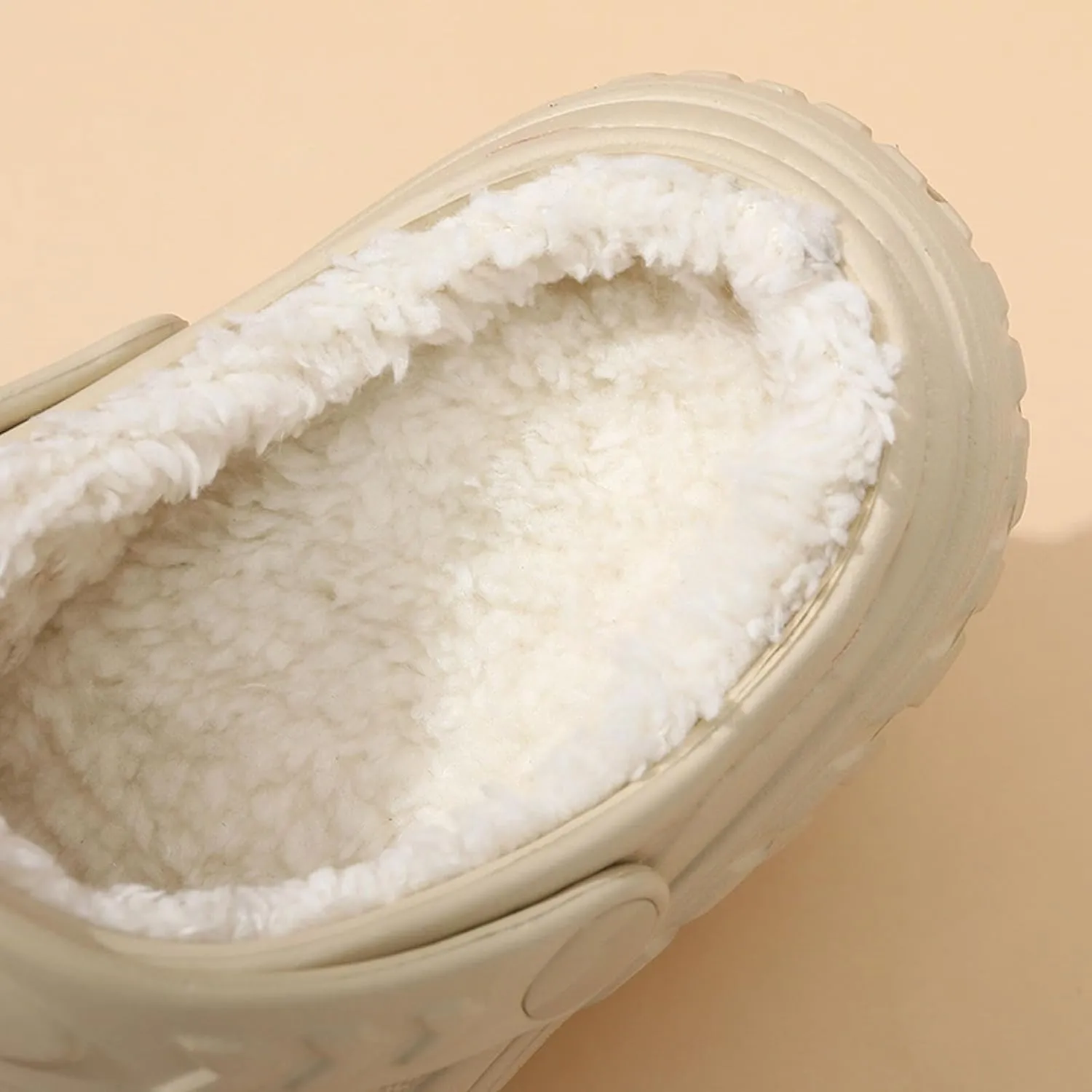 Kids Fur Lined Clogs Winter Warm Plush House Slippers Home Slippers Slip On Garden Shoes Indoor Outdoor Mules for Boys Girls