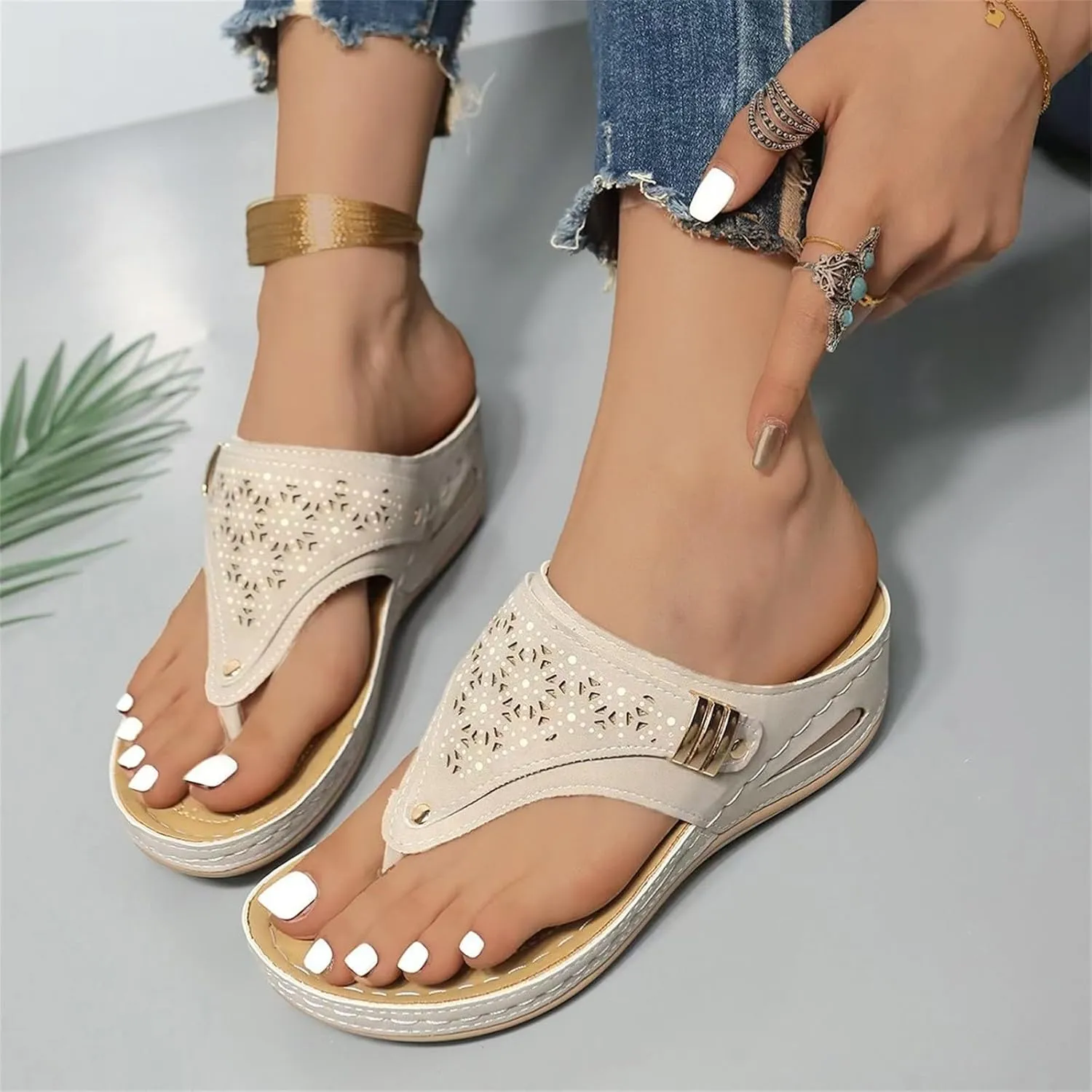Work Sandals for Women 2025 Solid Color Leather Hollowed Out Carved Slippers Toe Clip Thick Sole Sandal for Ladies